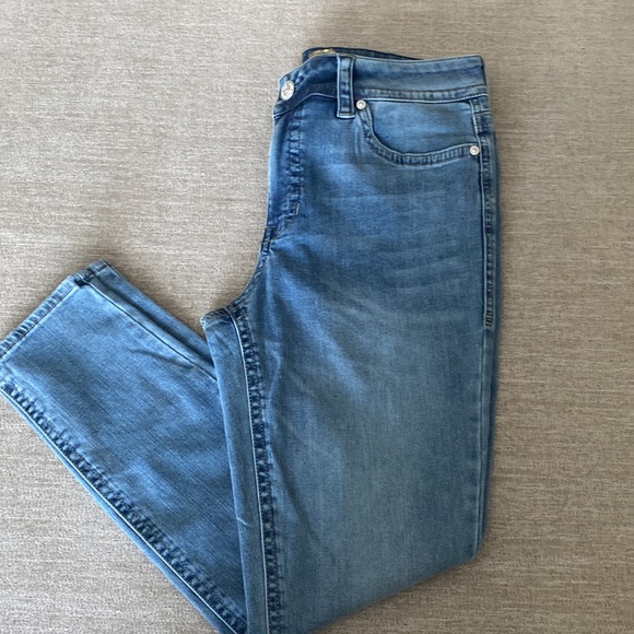 Seven7 “Starlette” Mid Rise Skinny distressed Jeans. Size 14 NWT - Picture 1 of 13